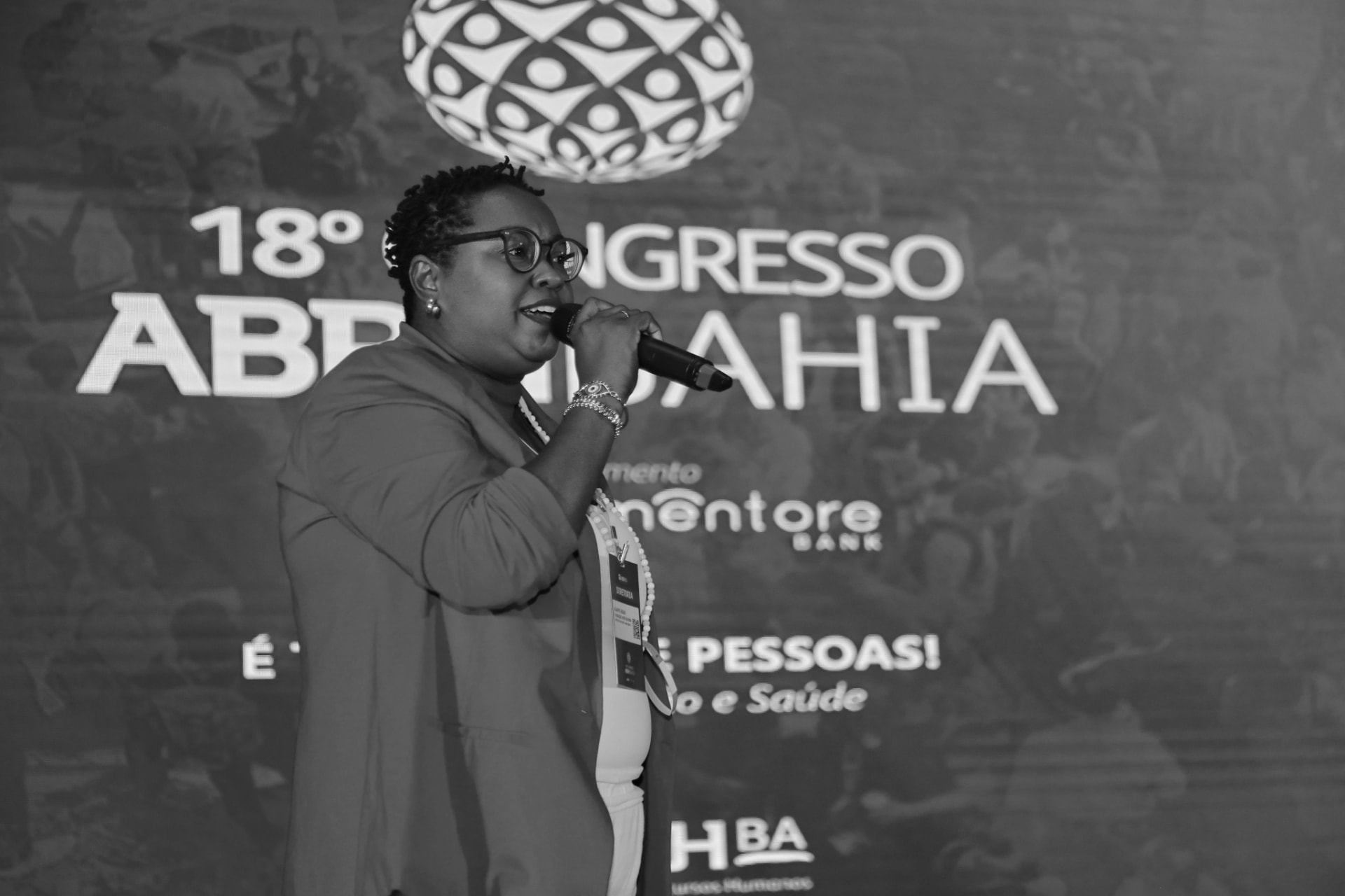 Registro de Gladys no palco do 18º Congresso ABRH Bahia
